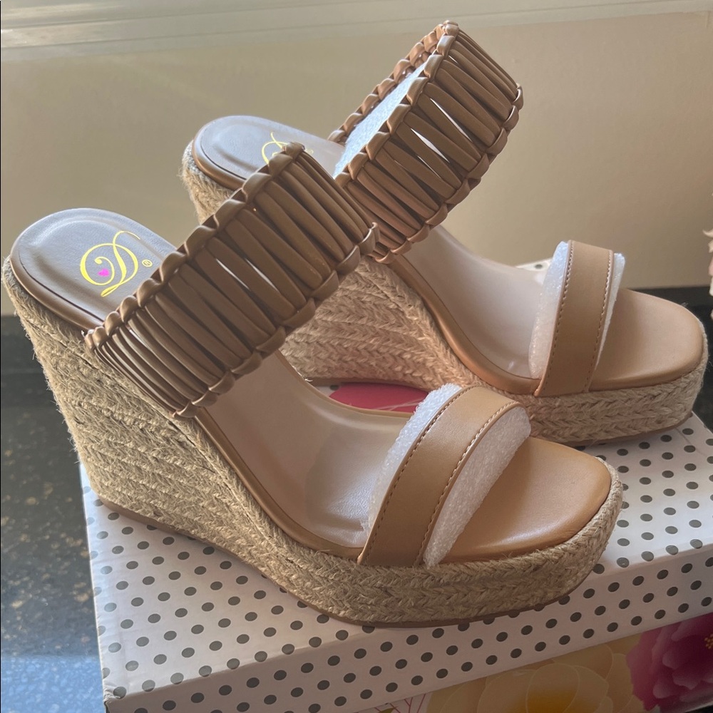 New Natural Espadrille Wedge Sandals – Size 6